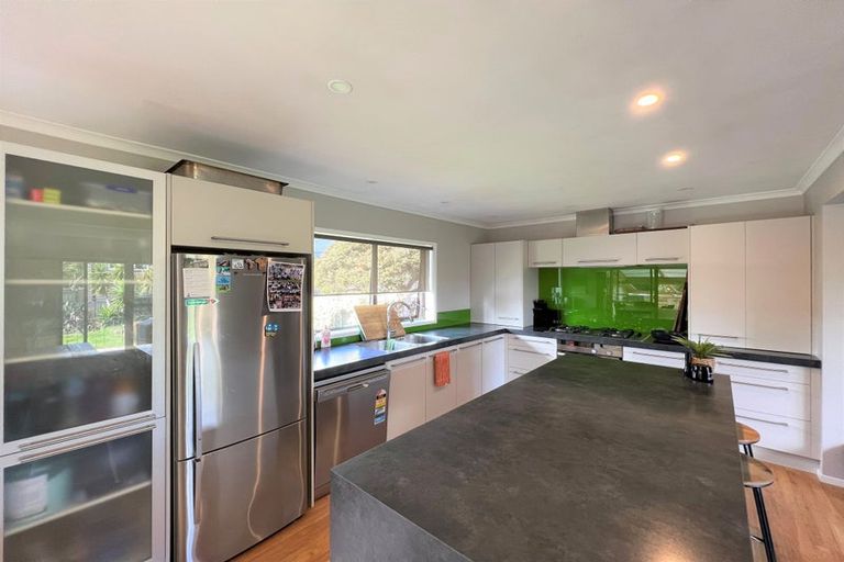 Photo of property in 10 Rene Place, Sunnyhills, Auckland, 2010