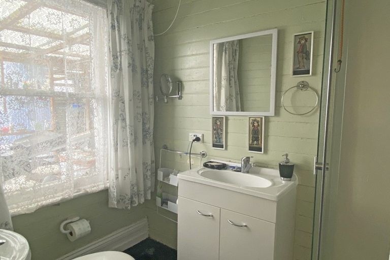 Photo of property in 11 May Street, Waiwera South, Clinton, 9584