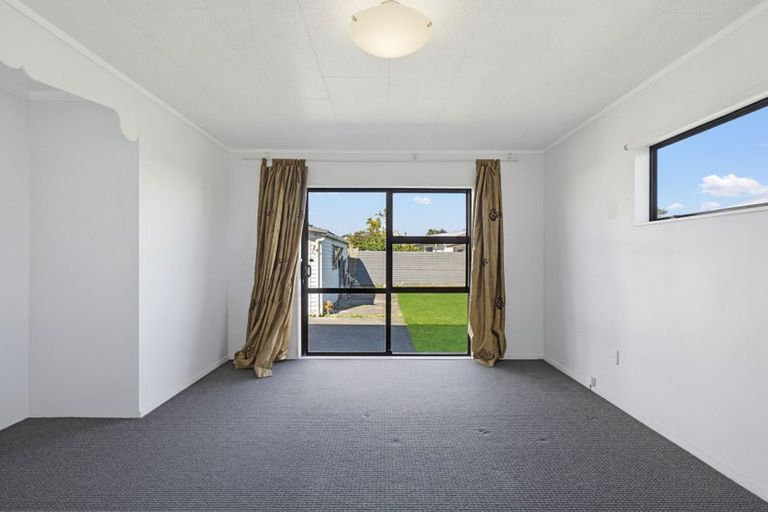 Photo of property in 22 Peter Hall Drive, Kelvin Grove, Palmerston North, 4414