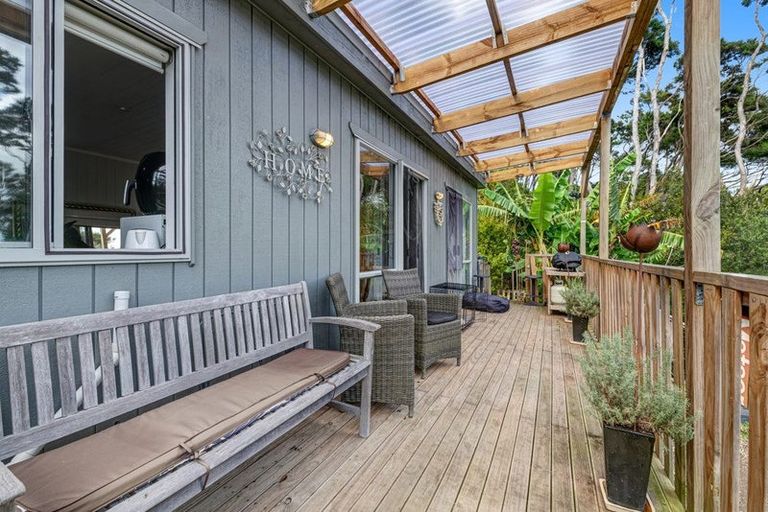 Photo of property in 12 Chenery Road, Red Beach, 0932