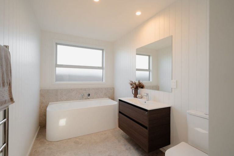 Photo of property in 37 Tabraham Crescent, Pyes Pa, 3112