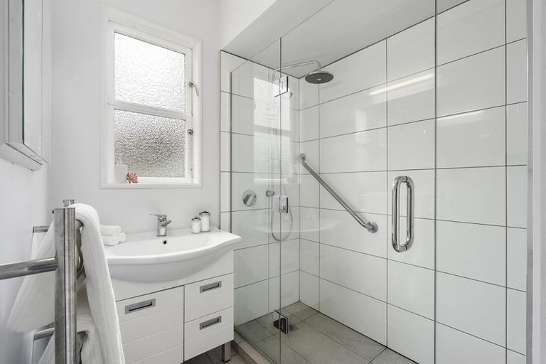 Photo of property in 330 Karori Road, Karori, Wellington, 6012