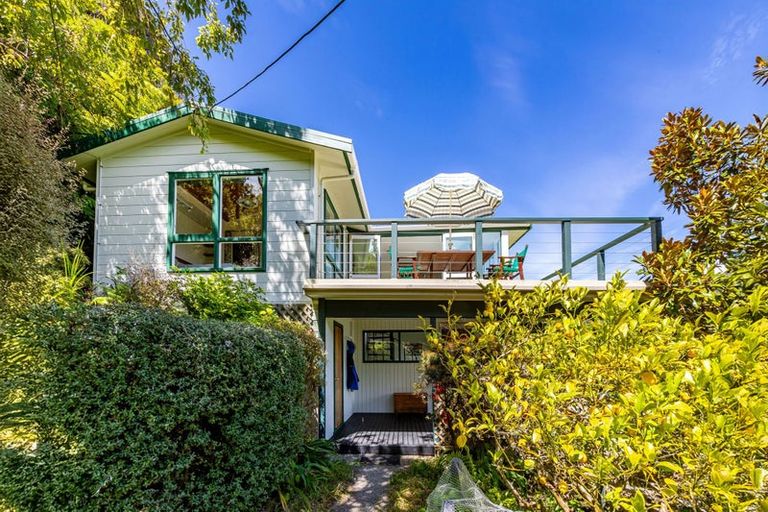 Photo of property in 42 Ferry Road, Days Bay, Lower Hutt, 5013