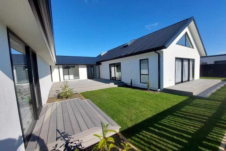 Photo of property in 21 Irvines Track, Halswell, Christchurch, 8025