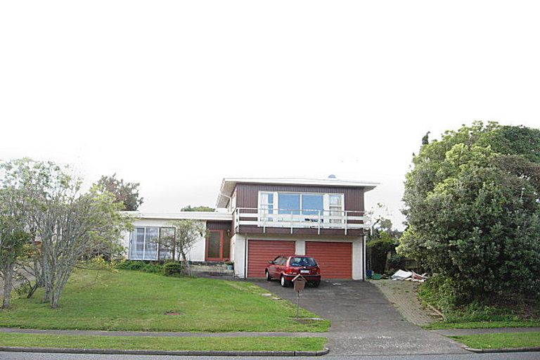 Photo of property in 108 Reeves Road, Pakuranga Heights, Auckland, 2010