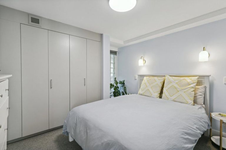 Photo of property in The Capital, 23/370 Oriental Parade, Oriental Bay, Wellington, 6011