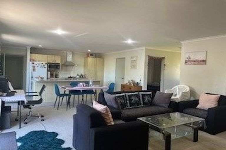 Photo of property in 2 Amsterdam Place, Avondale, Auckland, 0600