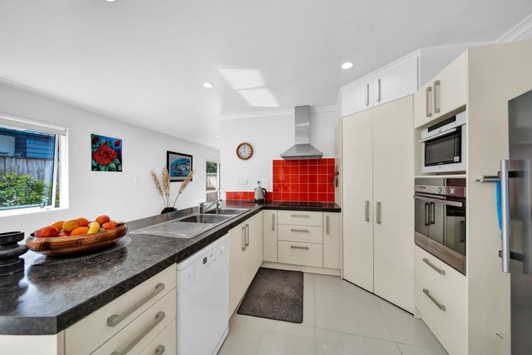 Photo of property in 24 Moulton Street, Moturoa, New Plymouth, 4310