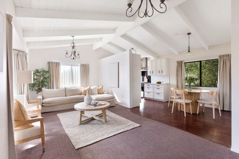 Photo of property in 38 Carlton Terrace, Westown, New Plymouth, 4310