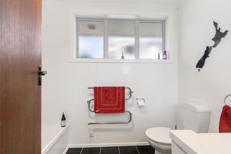 Photo of property in 51 Cypress Drive, Maungaraki, Lower Hutt, 5010
