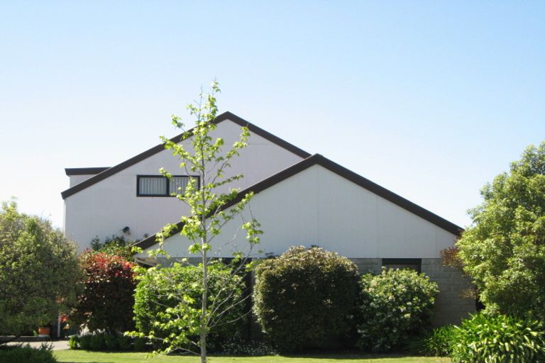 Photo of property in 38 Dunbarton Street, Redwood, Christchurch, 8051