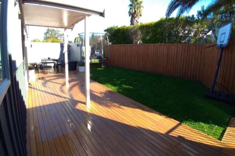 Photo of property in 24 Springtime Crescent, Stanmore Bay, Whangaparaoa, 0932