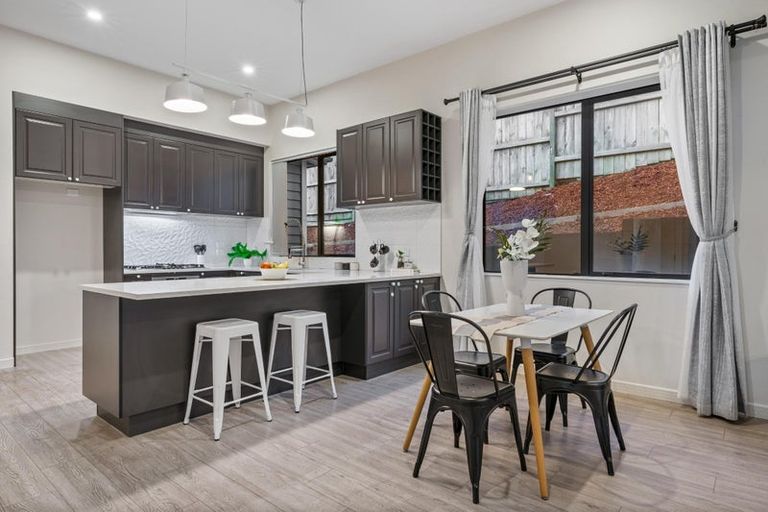 Photo of property in 1 Barrique Road, Kumeu, 0810