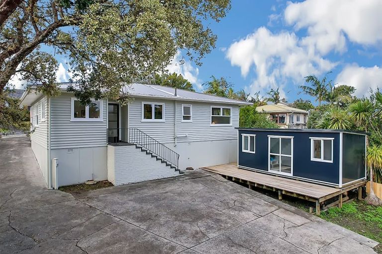 Photo of property in 97 Barrys Road, Glendene, Auckland, 0602