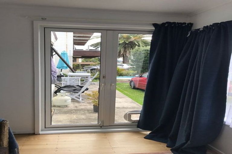 Photo of property in 47 The Esplanade, Eastern Beach, Auckland, 2012