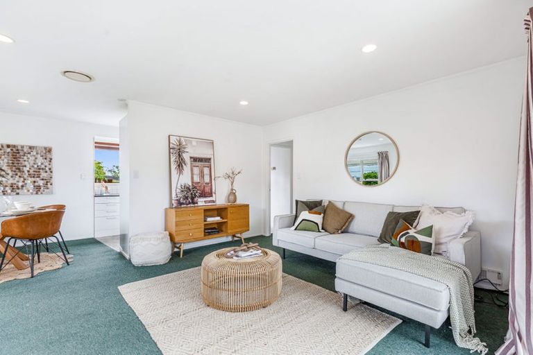 Photo of property in 2/16 Glenhaven Place, Te Atatu Peninsula, Auckland, 0610