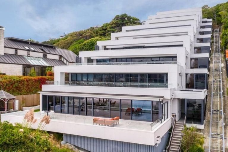 Photo of property in 6/308 Oriental Parade, Oriental Bay, Wellington, 6011