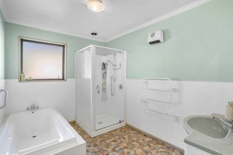 Photo of property in 6 Queen Street, Winton, 9720