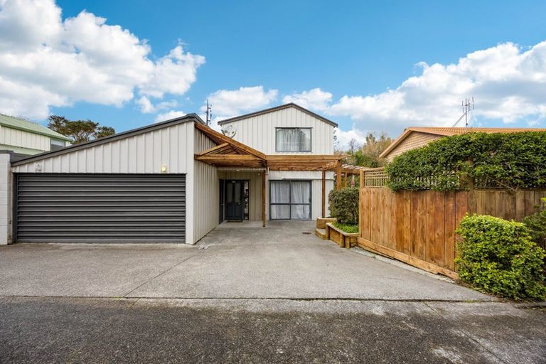 Photo of property in 10b Elliston Crescent, Stanmore Bay, Whangaparaoa, 0932