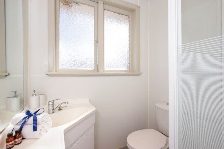 Photo of property in 25 Bolton Street, Blockhouse Bay, Auckland, 0600