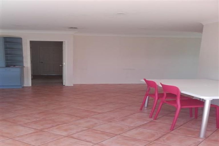 Photo of property in 117 Lakeside Drive, Orewa, 0931