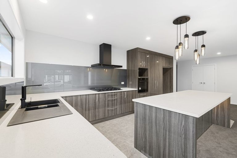 Photo of property in 16 Silver Beech Street, Takanini, 2110