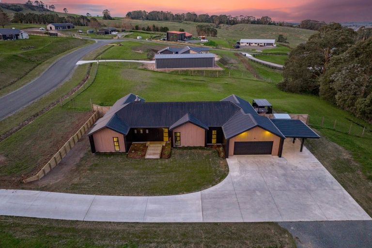 Photo of property in 8 Nga Tui Lane, Acacia Bay, Taupo, 3385