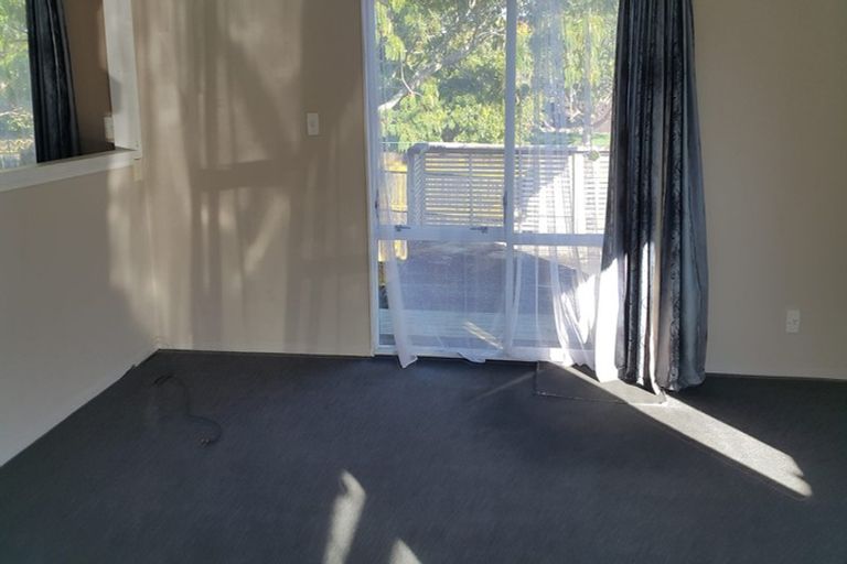 Photo of property in 1/5 Myna Place, Weymouth, Auckland, 2103