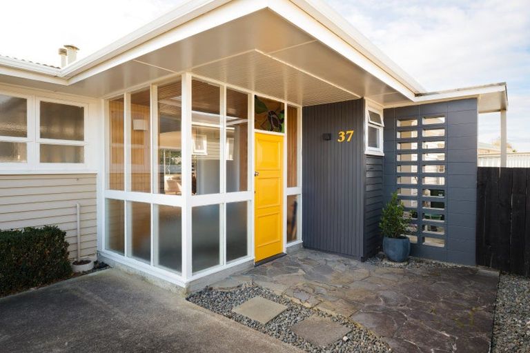 Photo of property in 37 Sandwich Road, St Andrews, Hamilton, 3200