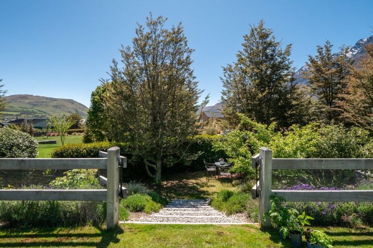 Photo of property in 2 Aberdare Court, Jacks Point, Queenstown, 9371