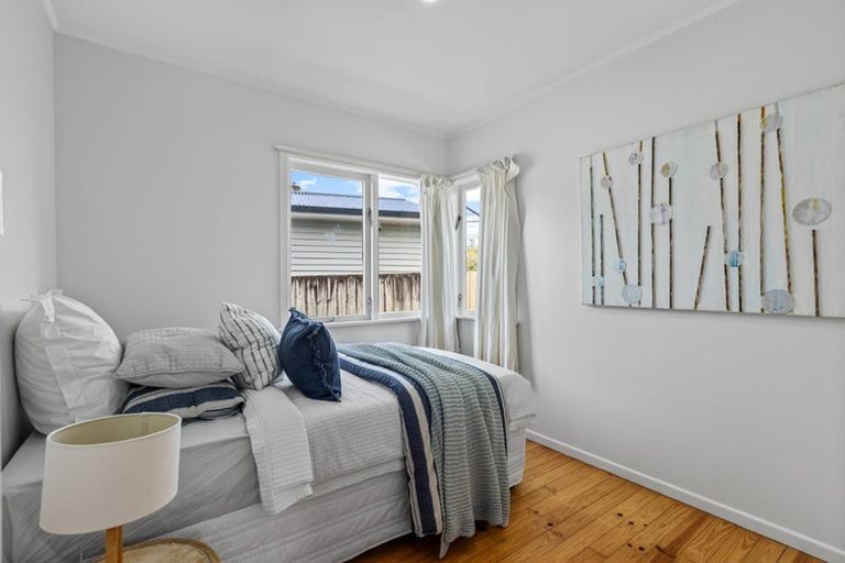 Photo of property in 1/222 Beach Haven Road, Beach Haven, Auckland, 0626