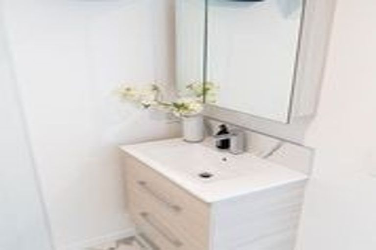 Photo of property in 11/8 Yeovil Road, Te Atatu Peninsula, Auckland, 0610