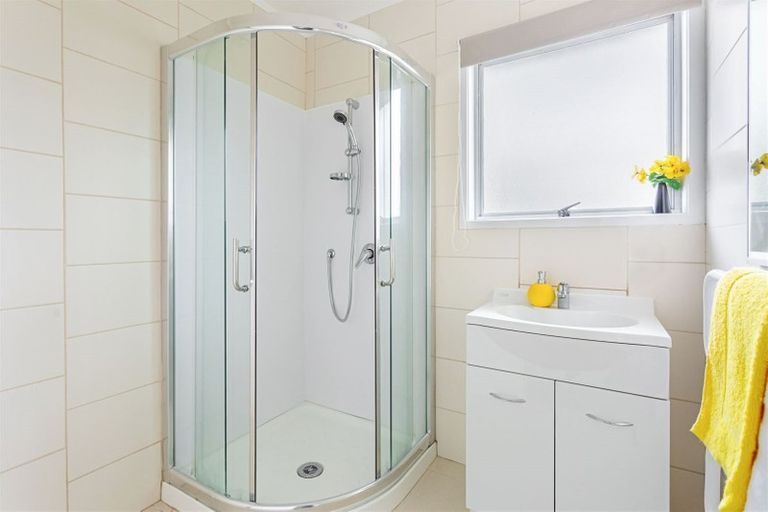 Photo of property in 1/322 Royal Road, Massey, Auckland, 0614