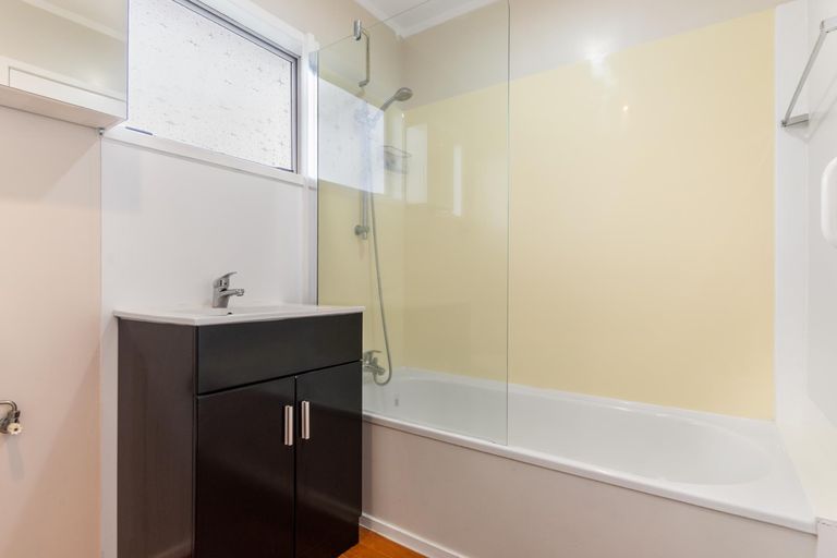 Photo of property in 1/1 Dalwhinnie Parade, Highland Park, Auckland, 2010