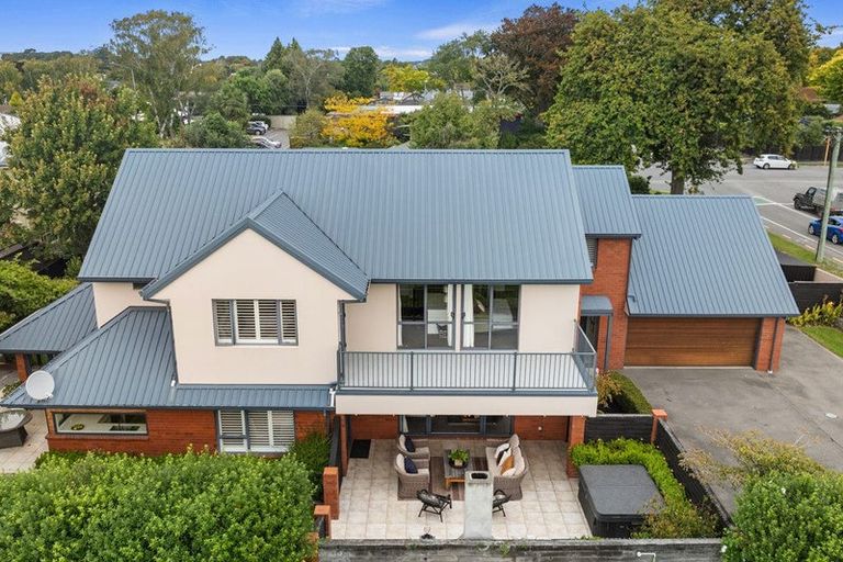 Photo of property in 100 Gardiners Road, Harewood, Christchurch, 8051