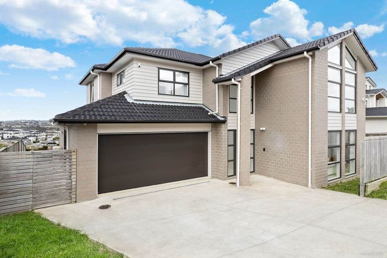 Photo of property in 10 Ascension Crescent, Orewa, 0931