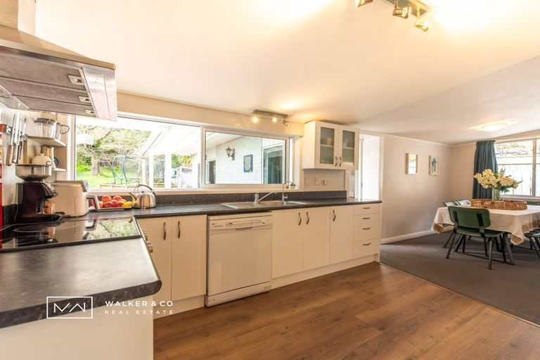 Photo of property in 5 Elmslie Road, Pinehaven, Upper Hutt, 5019