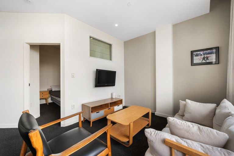 Photo of property in Stadium Garden Flats, 212/107 Thorndon Quay, Pipitea, Wellington, 6011