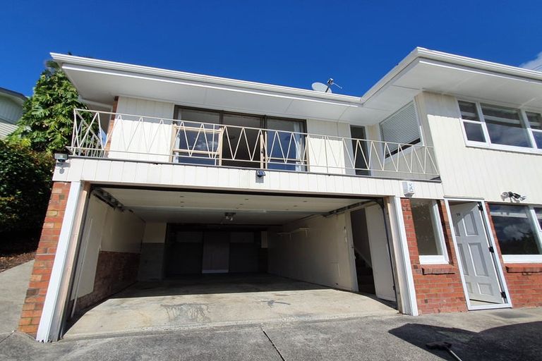 Photo of property in 19 Shanaway Rise, Hillcrest, Auckland, 0627