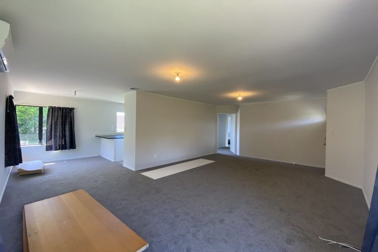 Photo of property in 82 Athena Drive, Totara Vale, Auckland, 0629