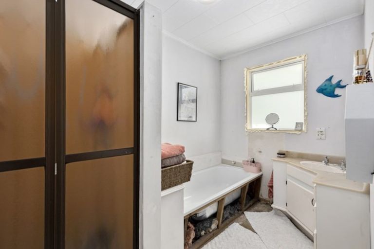 Photo of property in 12 Indiana Grove, Totara Park, Upper Hutt, 5018