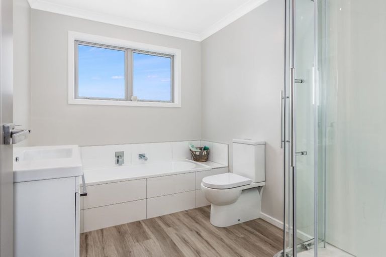 Photo of property in 105 Endeavour Drive, Whitby, Porirua, 5024