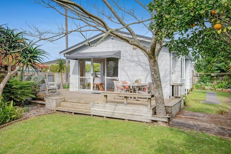 Photo of property in 16 Ross Crescent, Orewa, 0931