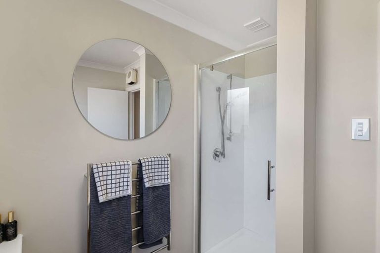 Photo of property in 16 Bateman Avenue, Bryndwr, Christchurch, 8053