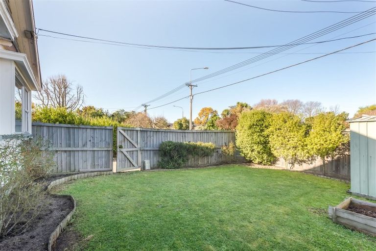 Photo of property in 17 Ensors Road, Opawa, Christchurch, 8023