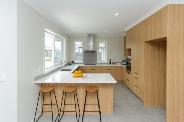 Photo of property in 16 West Place, Greenmeadows, Napier, 4112