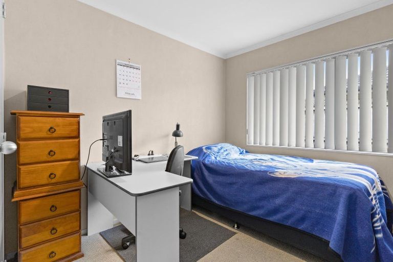 Photo of property in 2 Brosna Place, East Tamaki, Auckland, 2016