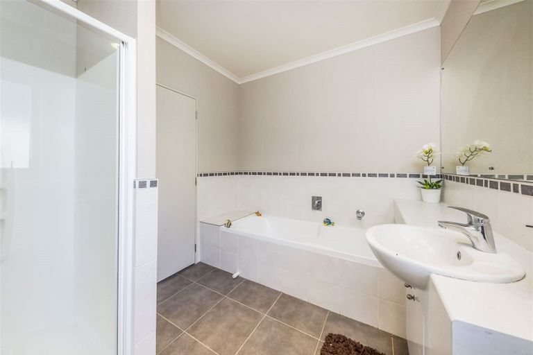 Photo of property in 18 Aberdeen Crescent, Wattle Downs, Auckland, 2103