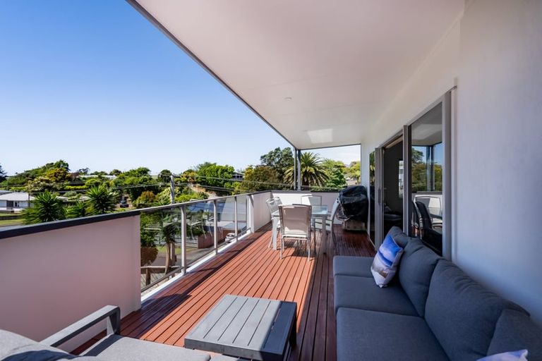 Photo of property in 82 Awanui Street, Merrilands, New Plymouth, 4312