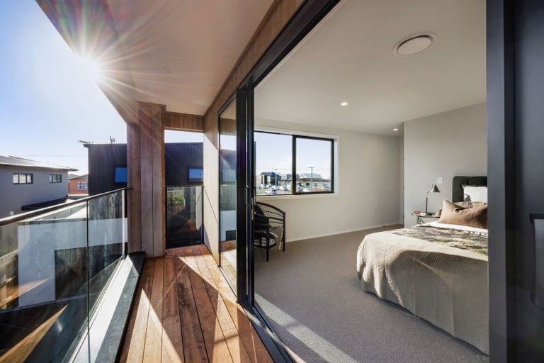 Photo of property in 10 Eliot Street, New Plymouth, 4310